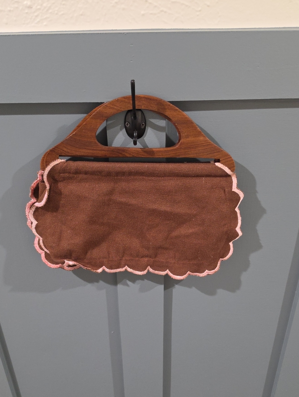 Brown Scalloped Edge Women's Handbag with Pink Trim